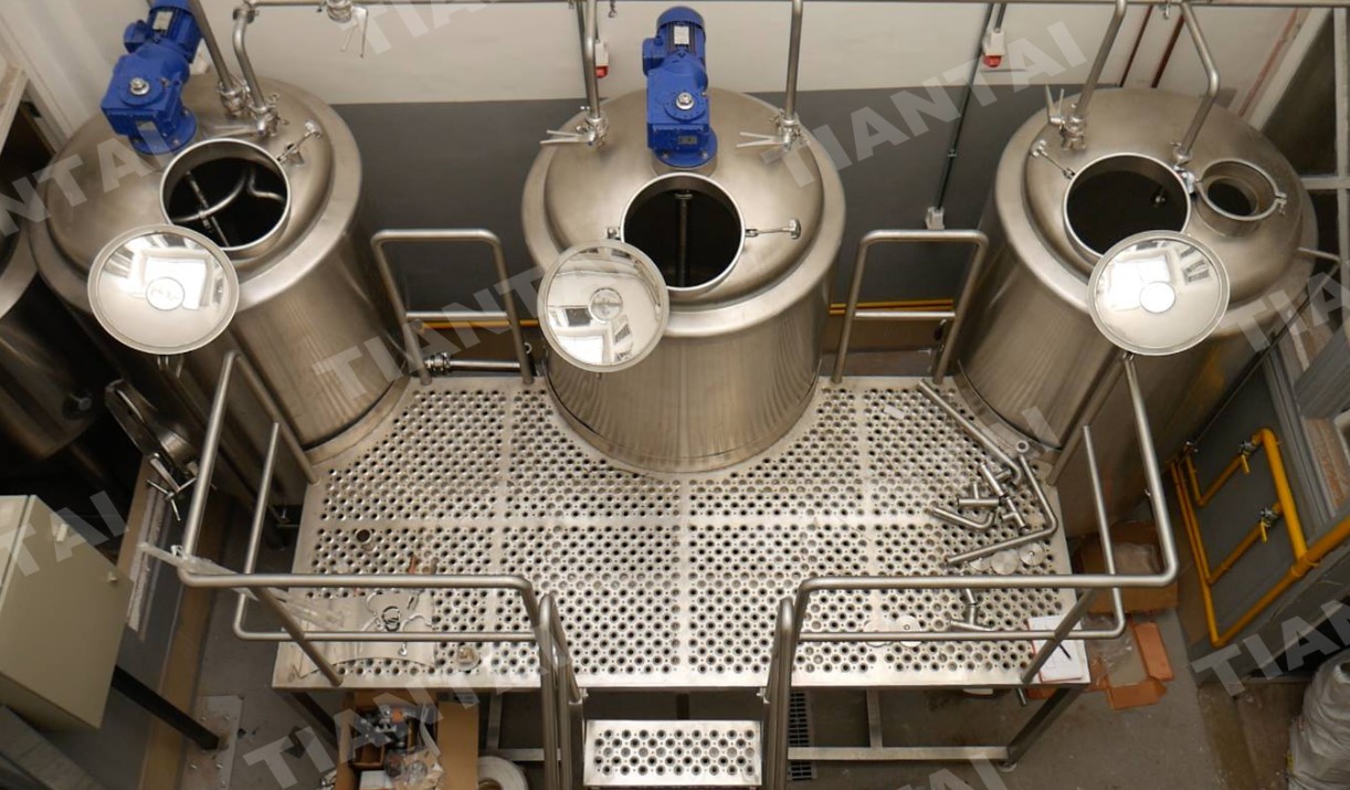 <b>500L craft brewery equipment under installation in Chile</b>